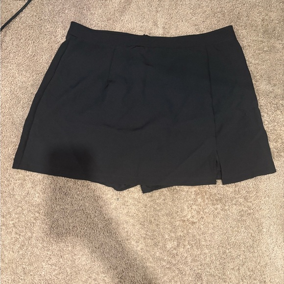 Classic Black Women's Skirt w/ Shorts - Picture 1 of 7